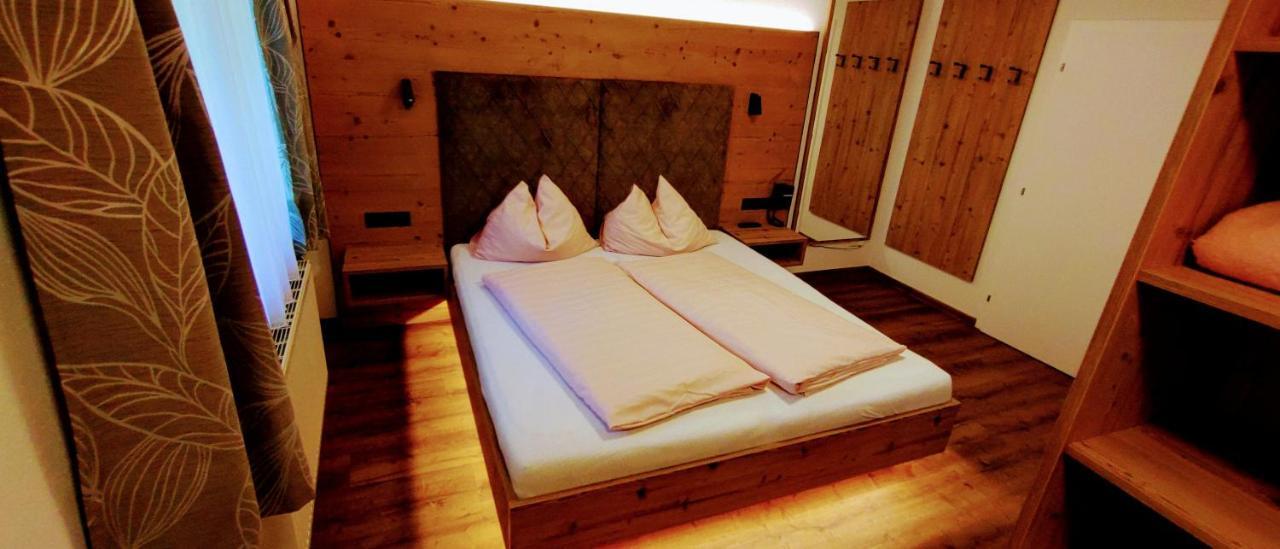 Hotel Garni Tannenhof Flachau Bagian luar foto