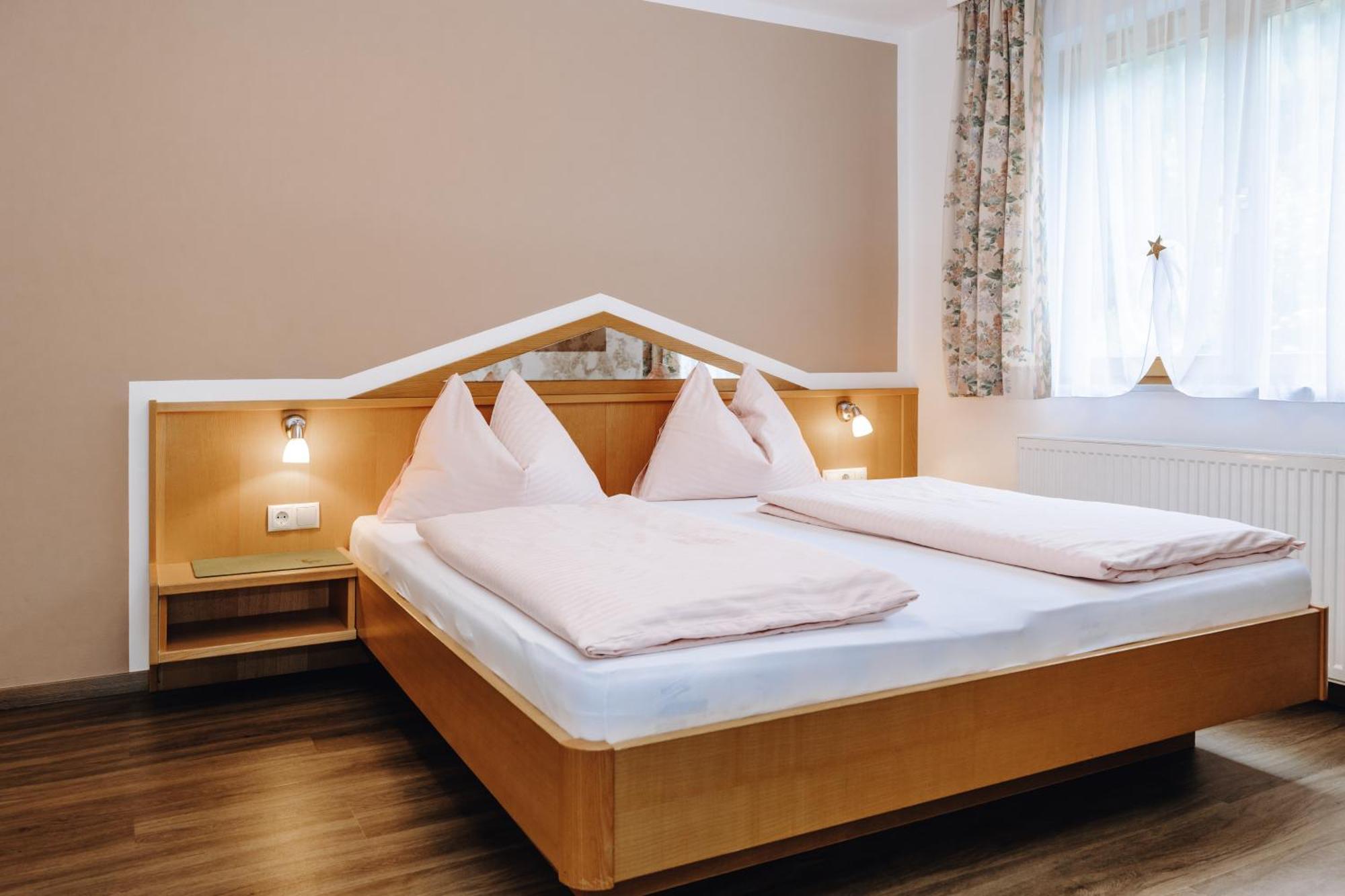 Hotel Garni Tannenhof Flachau Bagian luar foto