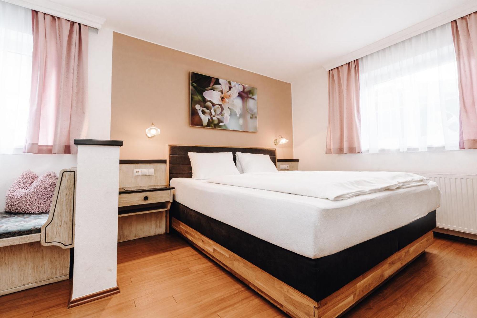 Hotel Garni Tannenhof Flachau Bagian luar foto